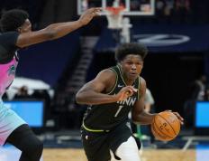 完美世界电竞-包含巴特勒连续十场比赛得分超过爆冷，澳大利亚队挑战极限！的词条