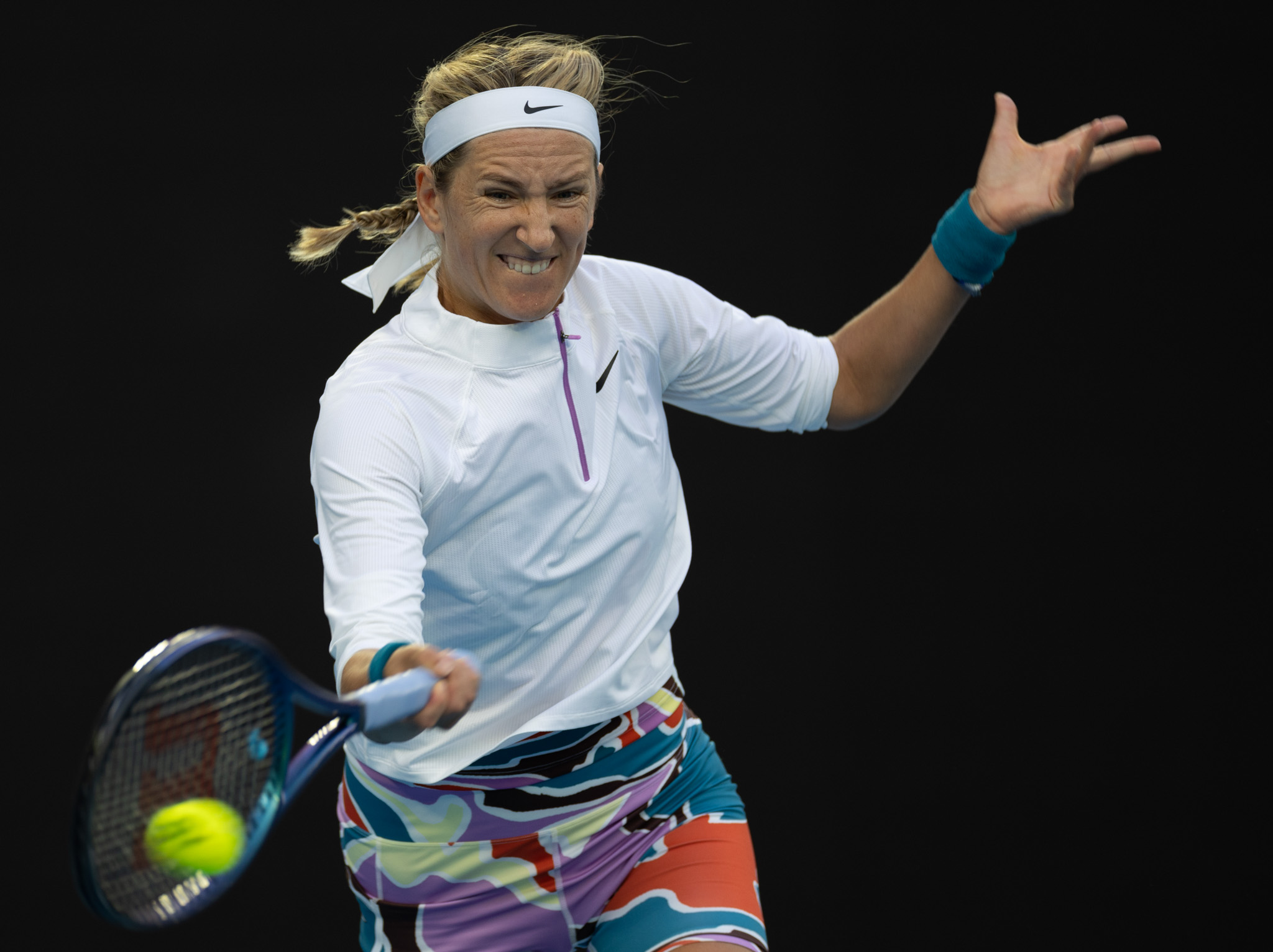 完美世界电竞-包含阿扎伦卡迎来五赛季高光表现，瑞士队球迷沸腾！的词条