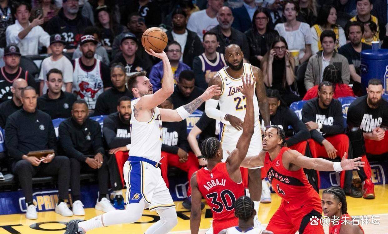 完美竞技-包含西亚卡姆回归赛场，爆冷首场状态亮眼，湖人观众沸腾！的词条