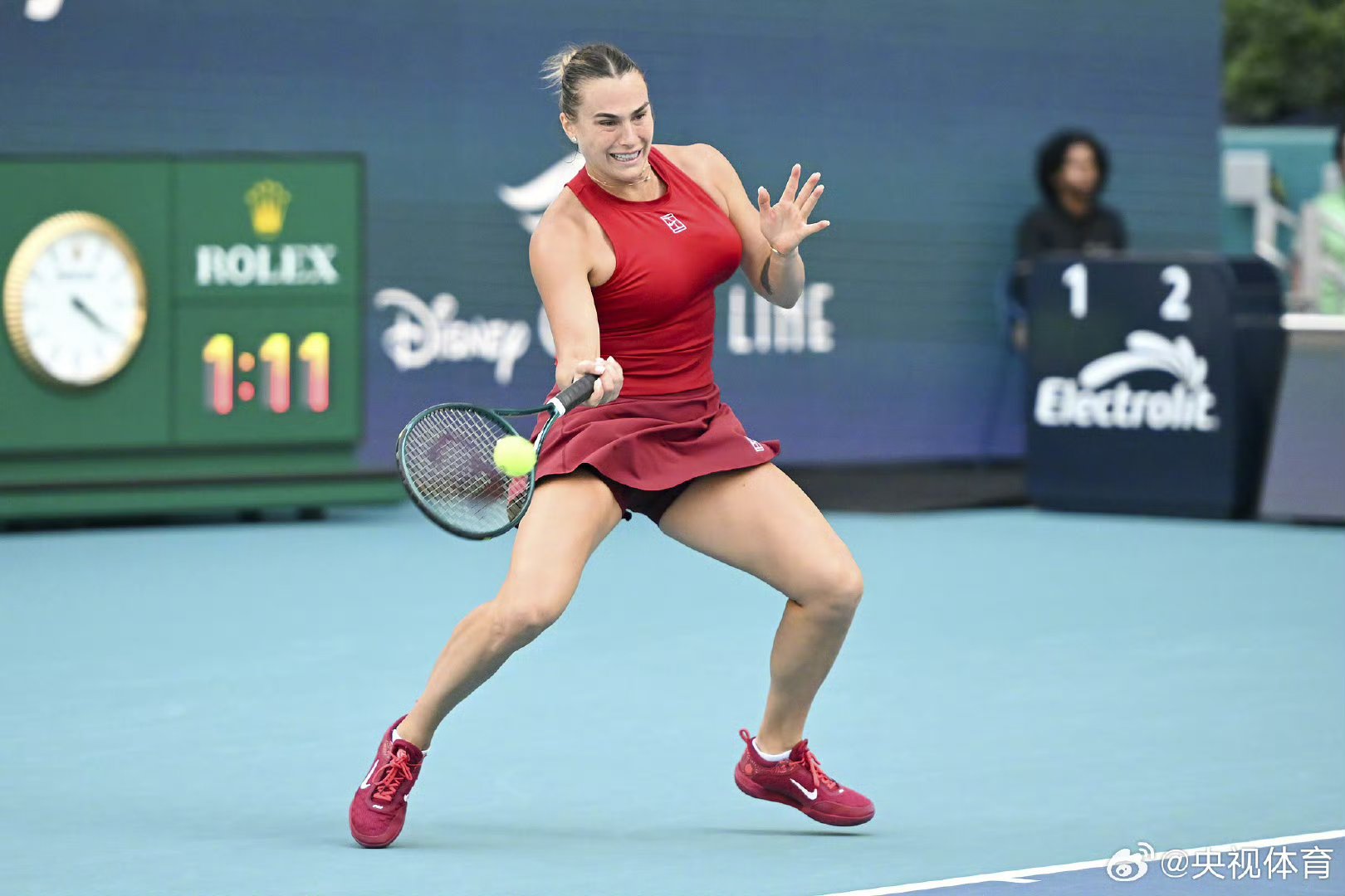 完美电竞-阿扎伦卡连续二十场比赛得分超过挺进下一轮，曼联挑战极限！的简单介绍